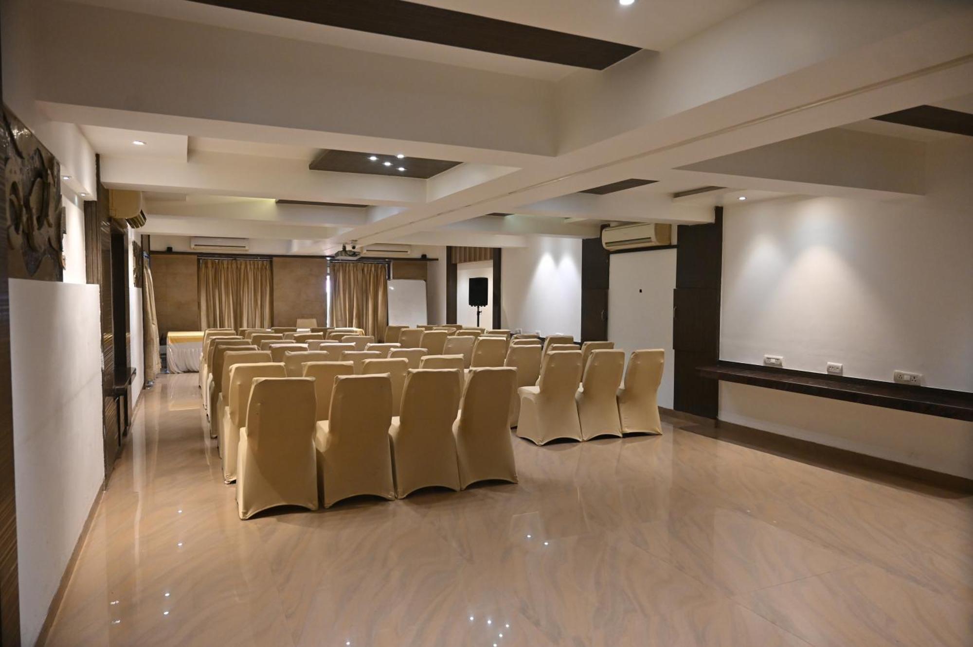Kumar Resort By Turtle, Lonavala Ngoại thất bức ảnh