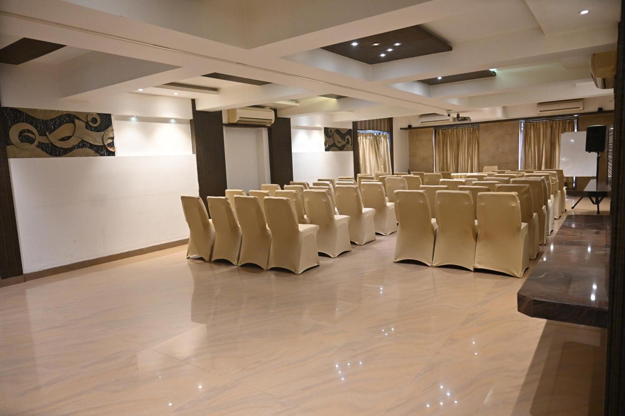 Kumar Resort By Turtle, Lonavala Ngoại thất bức ảnh