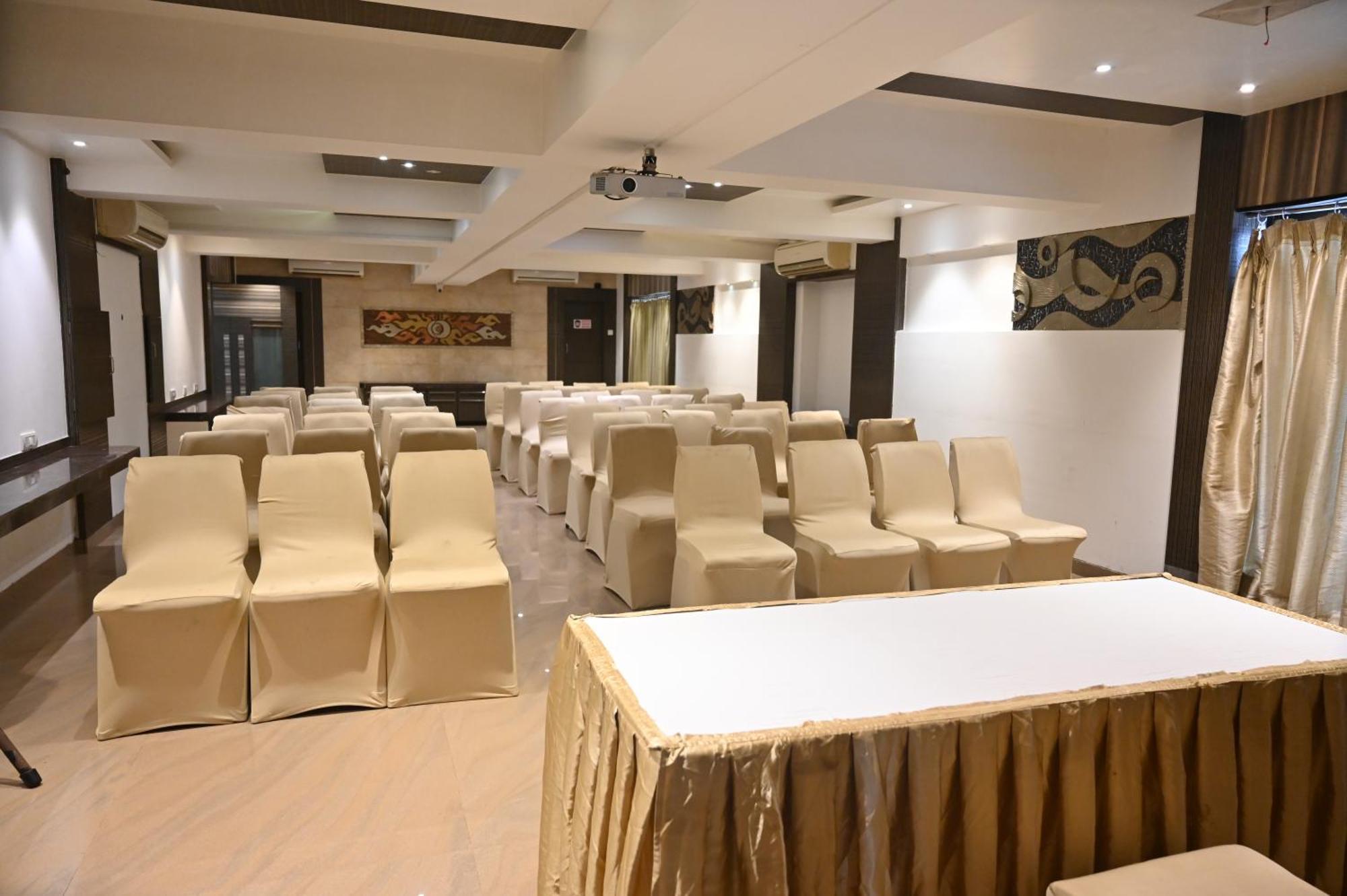 Kumar Resort By Turtle, Lonavala Ngoại thất bức ảnh