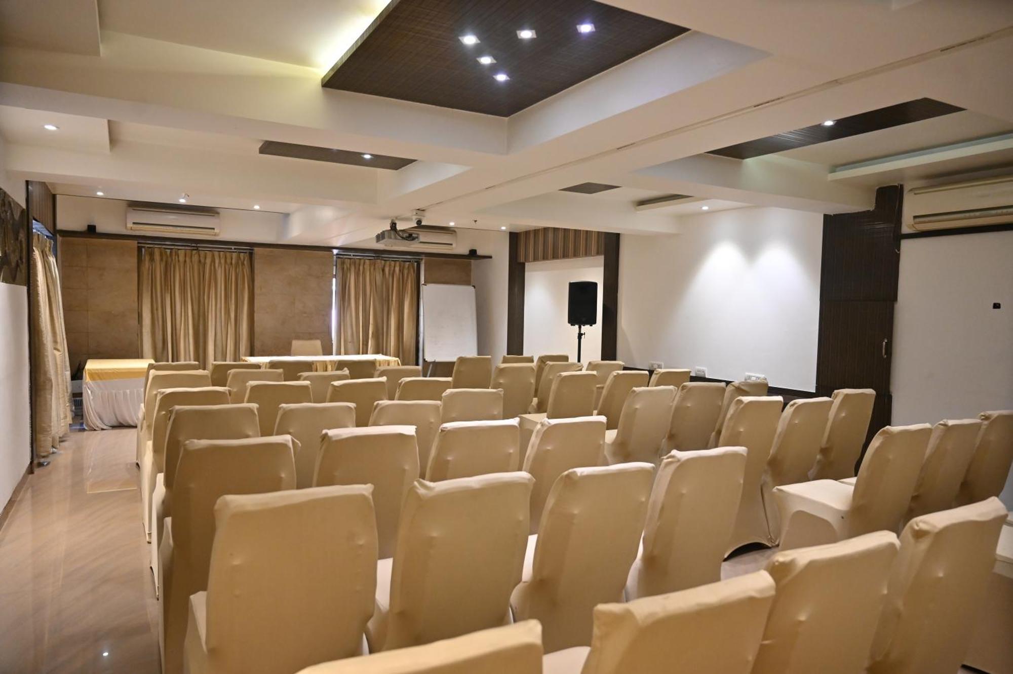 Kumar Resort By Turtle, Lonavala Ngoại thất bức ảnh